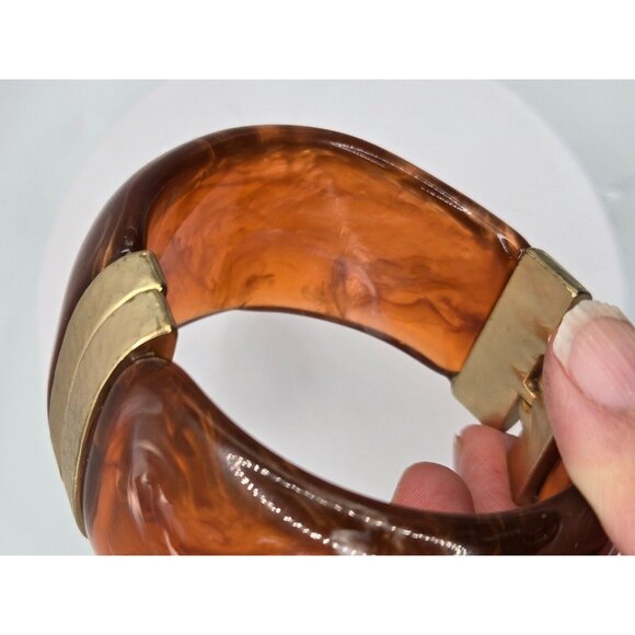 Fabulous Marbled Butterscotch Lucite and Gold Trim Hinged Cuff Bracelet - Picture 2 of 9